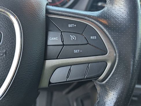 Used 2019 Dodge Challenger SXT w/ Blacktop Package RWD image 17
