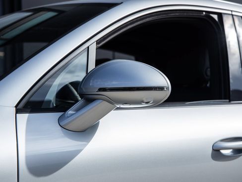 Certified 2026 Porsche Macan AWD/4WD image 17