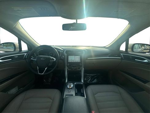 Used 2017 Ford Fusion SE w/ Fusion SE Technology Package FWD image 17