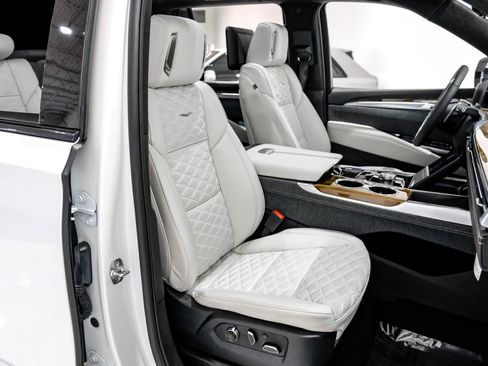 Used 2025 Cadillac Escalade Sport Platinum w/ LPO, Floor Liner Package image 35