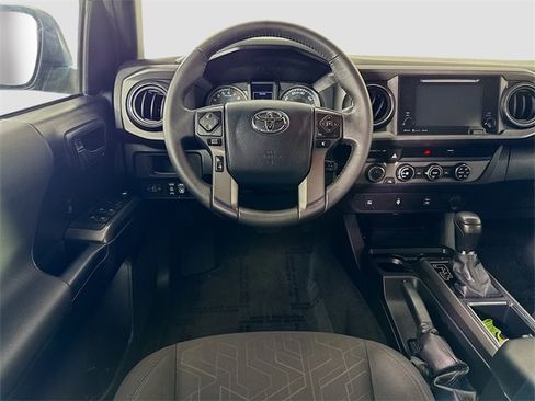 Certified 2017 Toyota Tacoma TRD Off-Road image 21