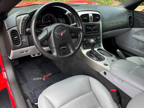 Used 2005 Chevrolet Corvette Coupe w/ Preferred Equipment Group RWD image 17