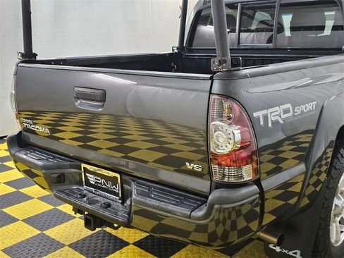 Used 2014 Toyota Tacoma w/ TRD Sport Package image 13