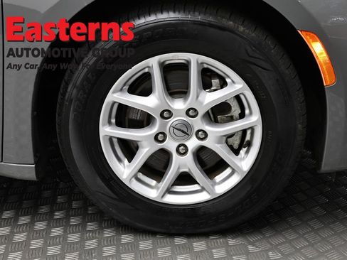 Used 2023 Chrysler Pacifica Touring-L FWD image 32