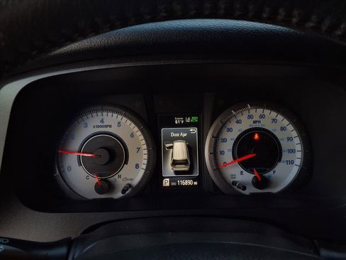 Certified 2019 Toyota Sienna SE Premium image 12