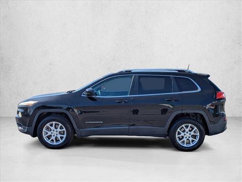 Used 2017 Jeep Cherokee Latitude AWD/4WD image 8