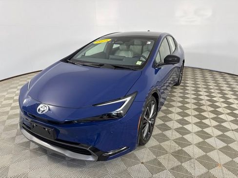 Used 2025 Toyota Prius XLE AWD/4WD image 3