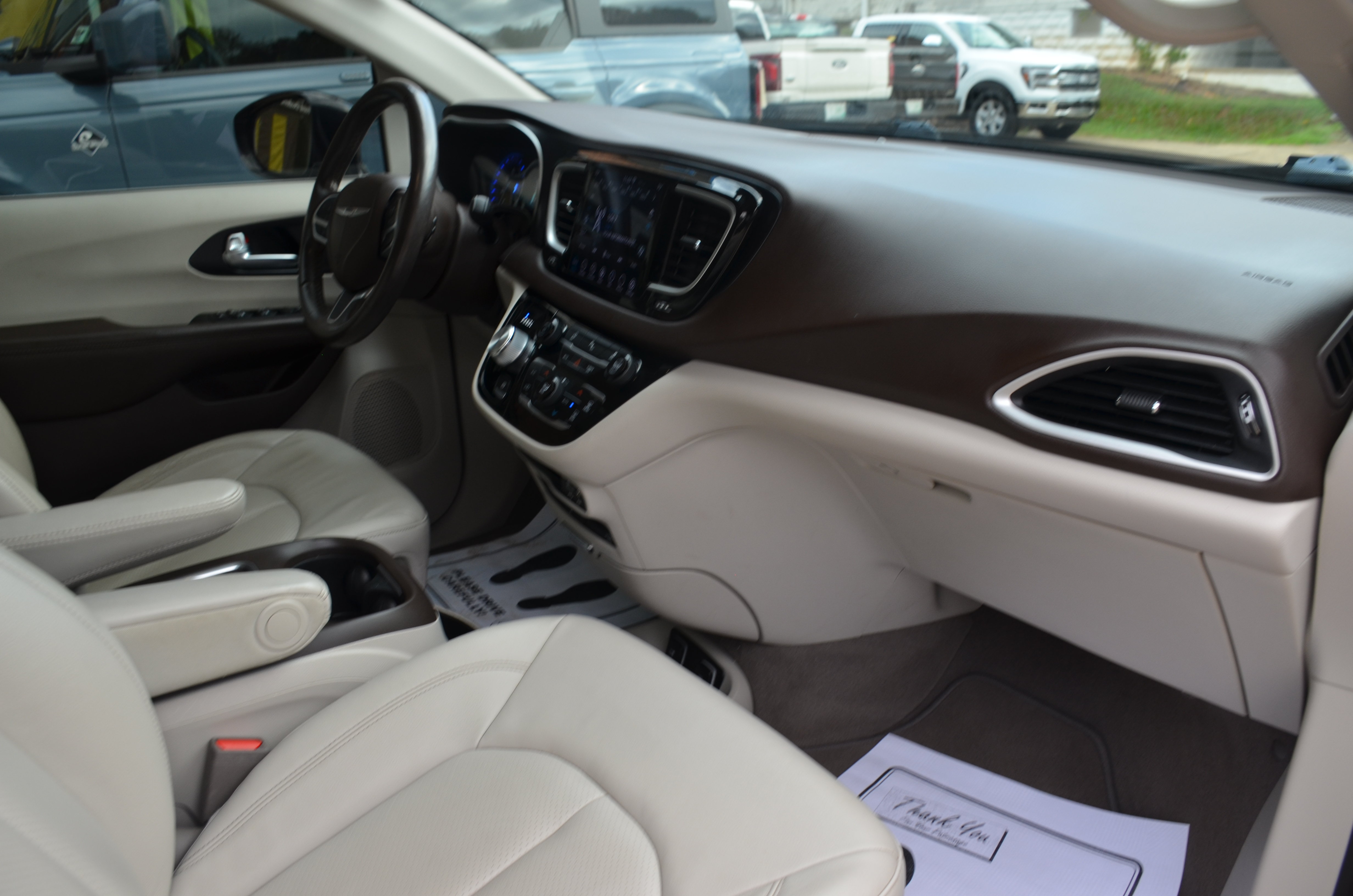 Used 2020 Chrysler Pacifica Touring-L Plus FWD image 28