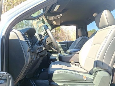 Used 2024 RAM 2500 Tradesman w/ Chrome Appearance Group image 11