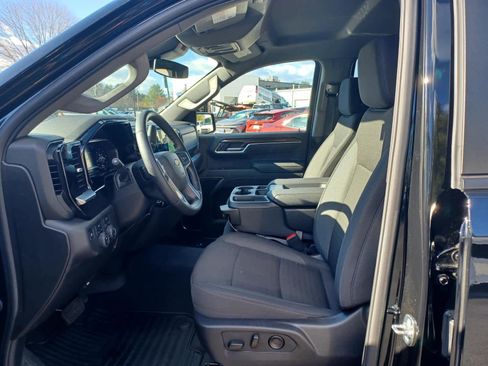Used 2025 Chevrolet Silverado 1500 LT image 7