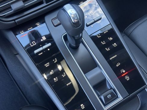New 2026 Porsche Macan AWD/4WD image 27