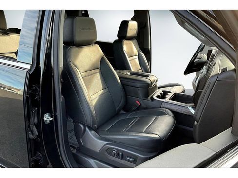 Used 2022 GMC Sierra 3500 Denali w/ Denali Black Diamond Edition image 30