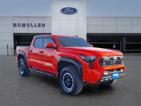 Used 2024 Toyota Tacoma TRD Off-Road image 7