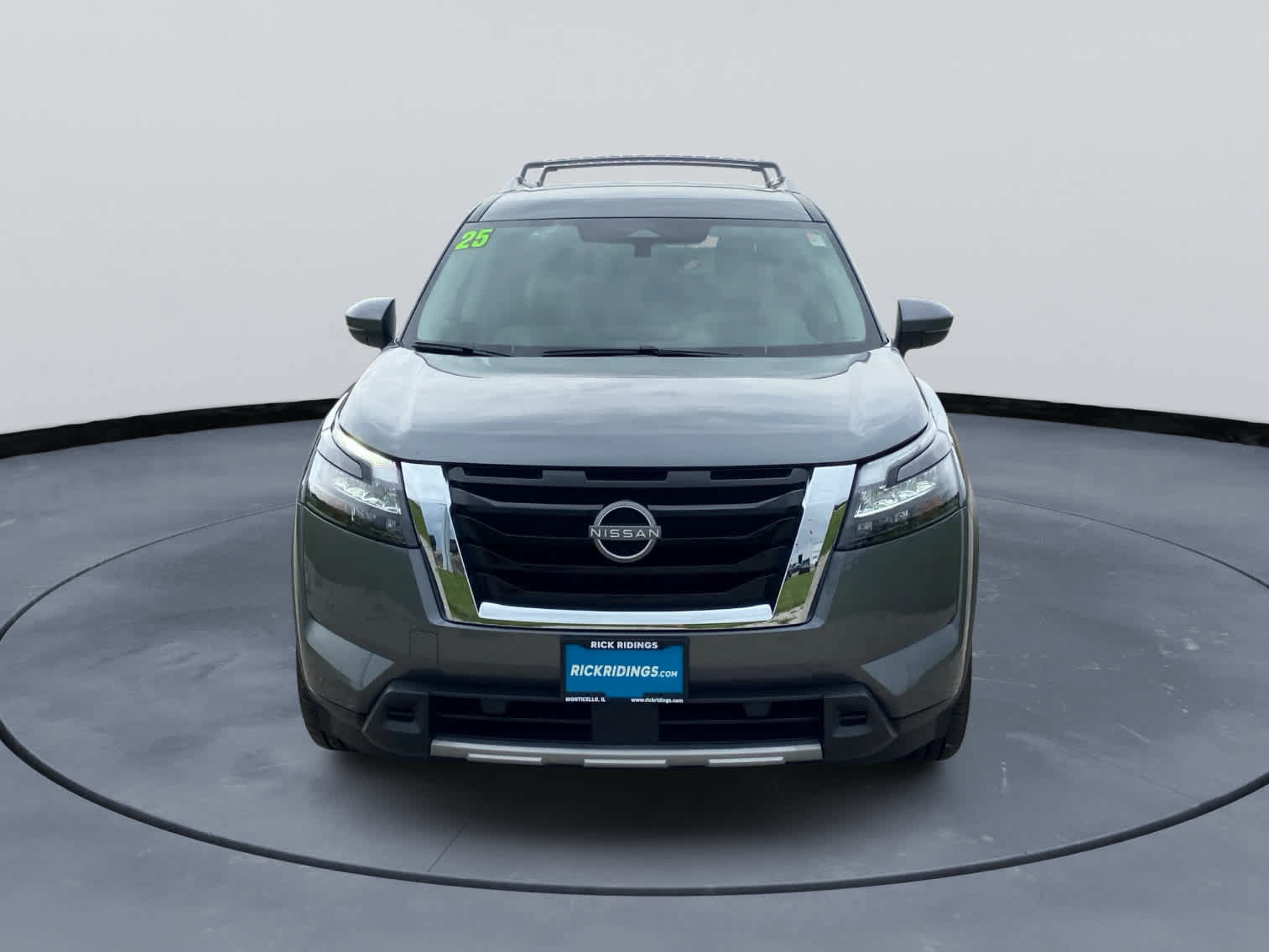 Used 2025 Nissan Pathfinder SL w/ Cargo Package AWD/4WD image 2
