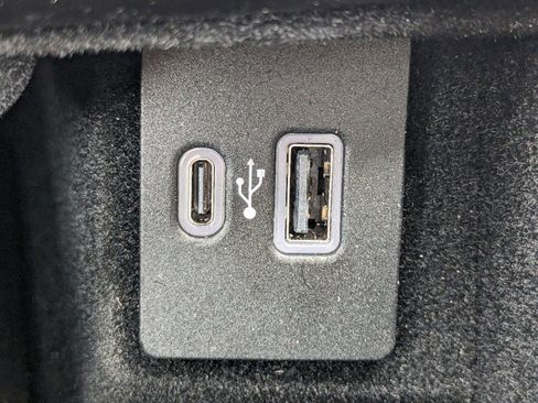 Certified 2023 Lincoln Nautilus Reserve w/ Equipment Group 202A image 24