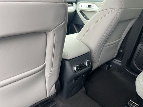 New 2026 Ford Explorer Active w/ Active Comfort Package image 15