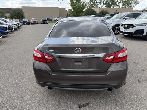 Used 2017 Nissan Altima 2.5 S w/ Power Driver Seat Package FWD image 5