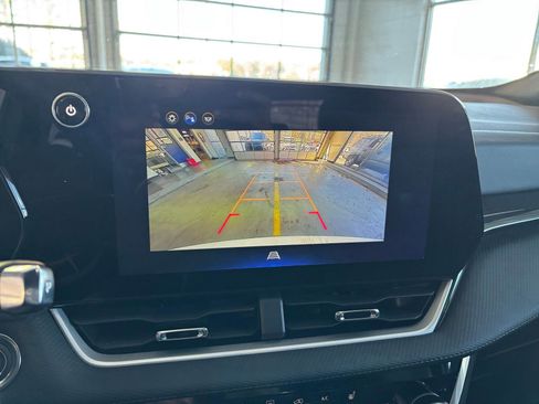 Used 2025 Chevrolet Equinox LT image 17