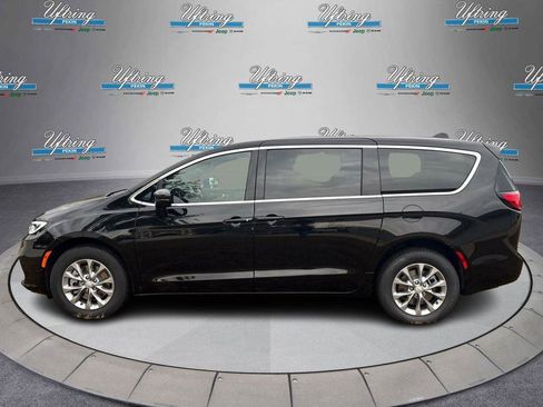 New 2026 Chrysler Pacifica Select image 6
