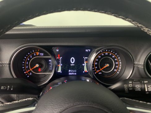 Used 2020 Jeep Wrangler Unlimited Sahara w/ Dual Top Group AWD/4WD image 22