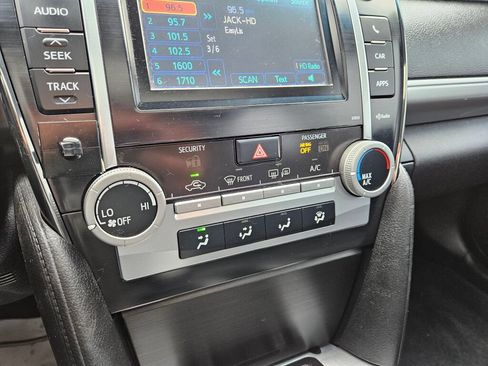 Used 2012 Toyota Camry SE w/ Leather Pkg FWD image 24