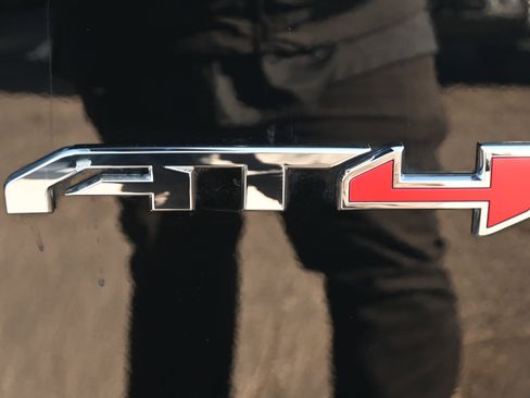 Used 2025 GMC Yukon AT4 w/ AT4 Premium Package image 36