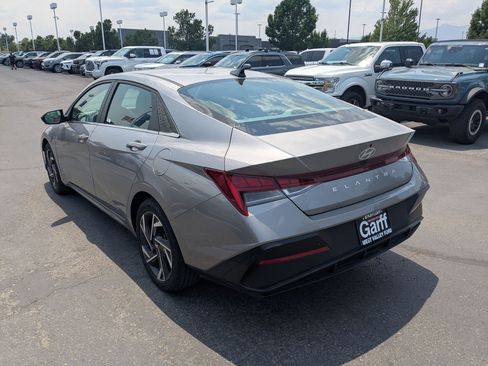 Used 2025 Hyundai Elantra SEL FWD image 9