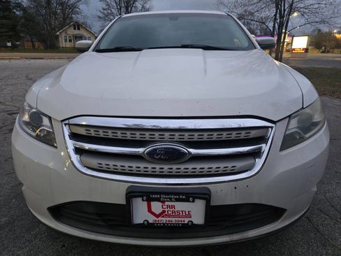 Used 2010 Ford Taurus SEL image 2