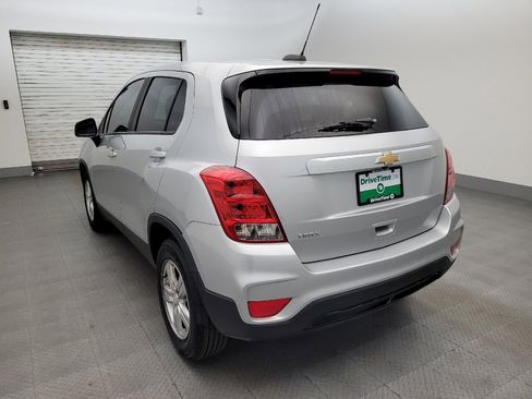 Used 2022 Chevrolet Trax LS w/ Tint and Cruise Package FWD image 5