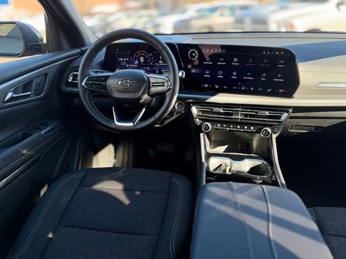 Used 2026 Chevrolet Traverse LT w/ Midnight/Sport Edition image 9