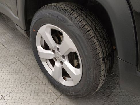 Used 2018 Jeep Compass Latitude w/ Popular Equipment Group image 31