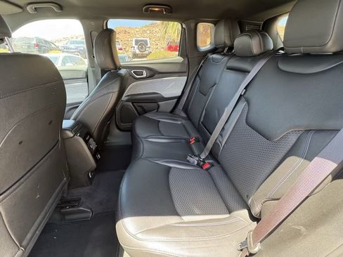 Used 2024 Jeep Compass Latitude AWD/4WD image 10
