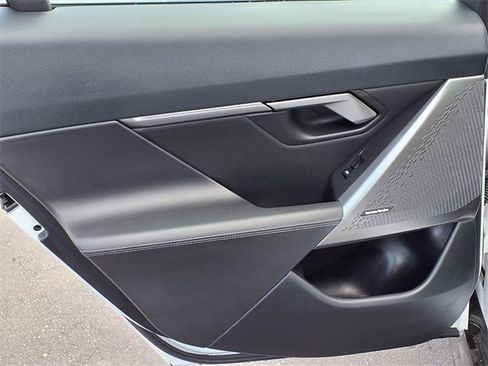 Used 2025 BMW 530i xDrive image 8