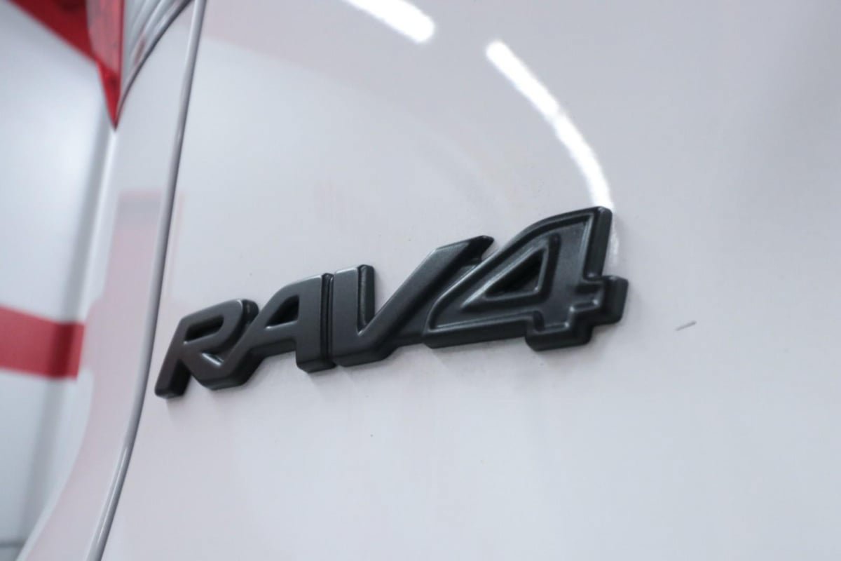 Used 2024 Toyota RAV4 LE FWD image 24