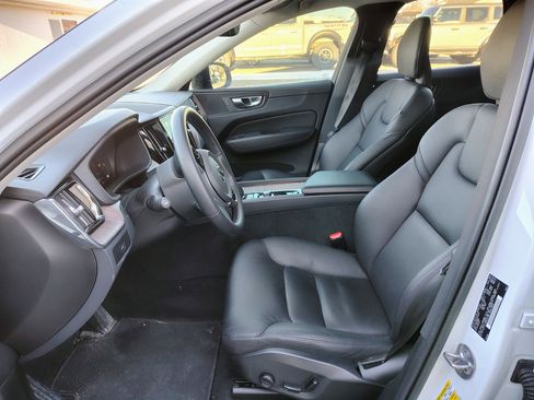 Used 2023 Volvo XC60 B5 Plus w/ Climate Package image 10