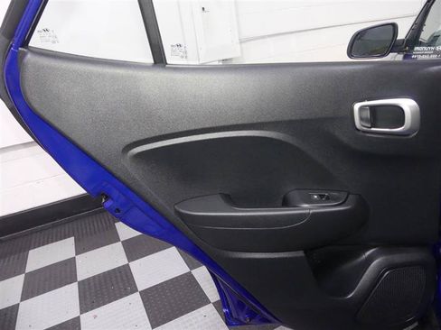 Used 2022 Hyundai Venue SEL FWD image 25