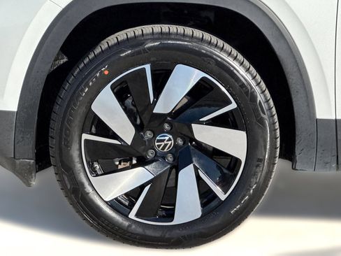 Used 2025 Volkswagen Atlas Cross Sport SE image 10