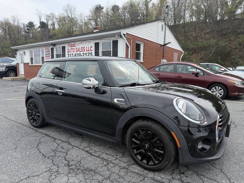 Used 2019 MINI Cooper 2-Door Hardtop w/ Signature Upholstery Package image 3