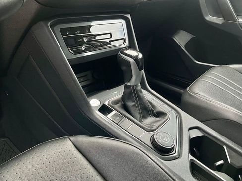Used 2022 Volkswagen Tiguan SE AWD/4WD image 19