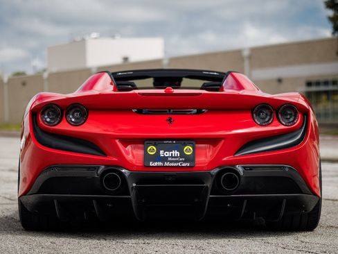 Used 2021 Ferrari F8 Tributo image 21