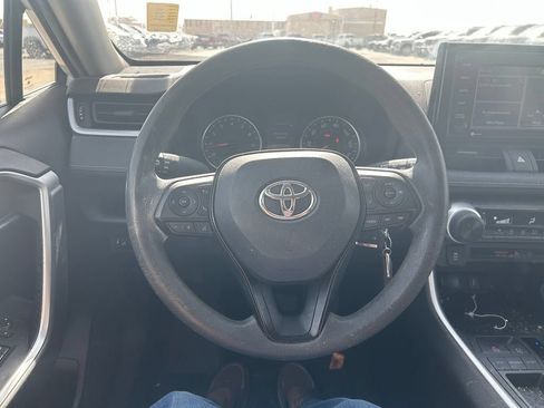 Used 2022 Toyota RAV4 LE FWD image 5