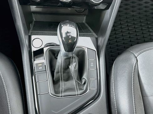 Used 2023 Volkswagen Taos SE w/ Panoramic Sunroof Package FWD image 24