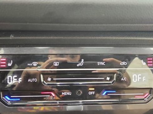 Used 2022 Volkswagen Tiguan SE R-Line image 24