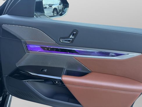 Used 2024 BMW i7 eDrive50 w/ Executive Package image 27