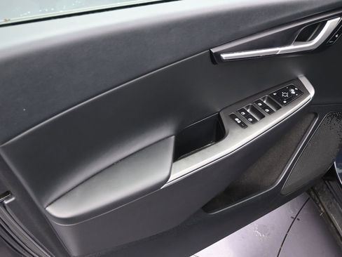 Used 2022 Kia EV6 Light image 10