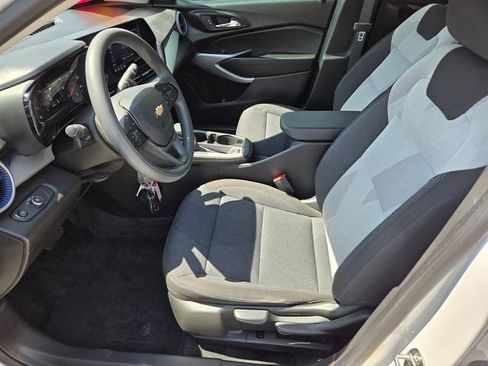 Certified 2024 Chevrolet Trax LS w/ LS Convenience Package FWD image 10