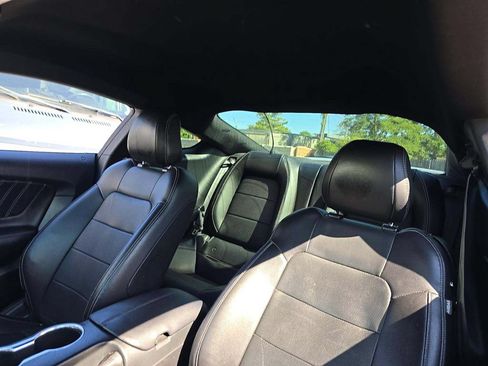 Used 2018 Ford Mustang GT Premium w/ GT Performance Package RWD image 7