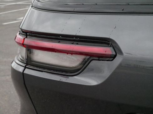 Used 2024 Jeep Grand Cherokee L Limited w/ Black Appearance Package image 17