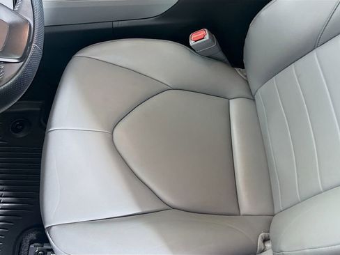 Used 2024 Toyota Highlander XLE image 18