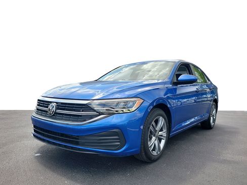 Used 2024 Volkswagen Jetta SE FWD image 2